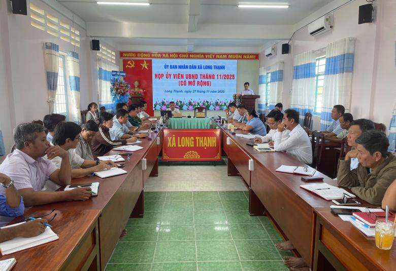 Đồng chí Huỳnh Văn Thái Quỳnh, Chủ tịch UBND xã-Chủ trì hội nghị